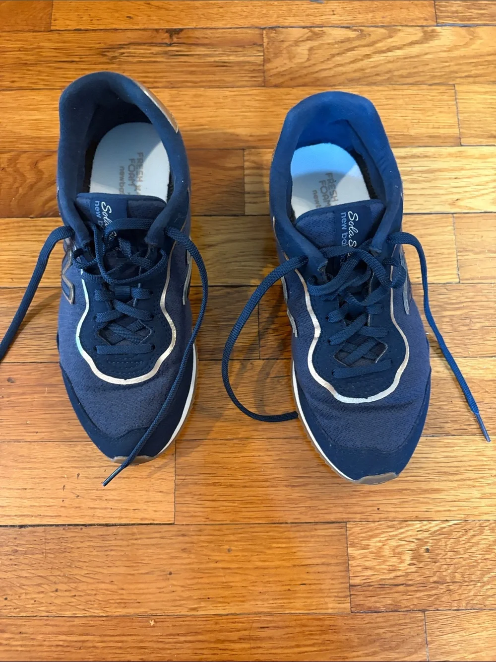New Balance Sola Sleek - Rare Navy and Gold Color Combo Sneakers, EUC, 7